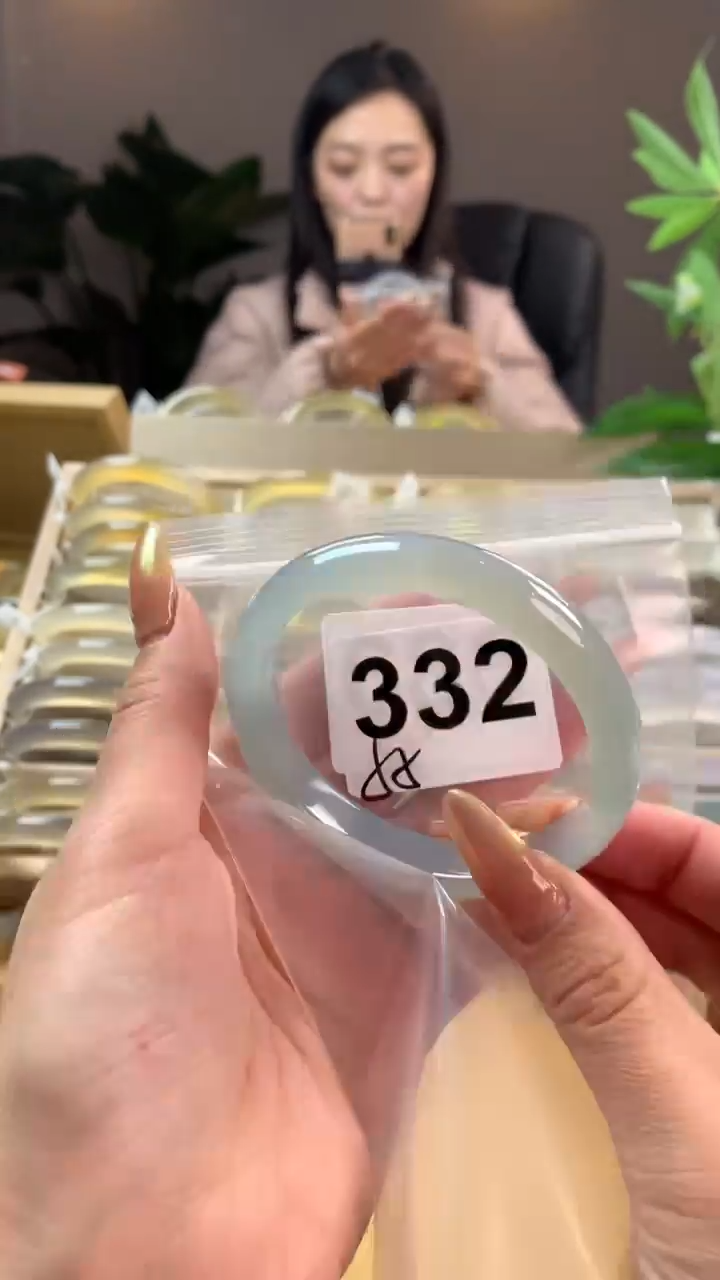 【闪购商品】玛瑙/玉髓手镯未镶嵌332