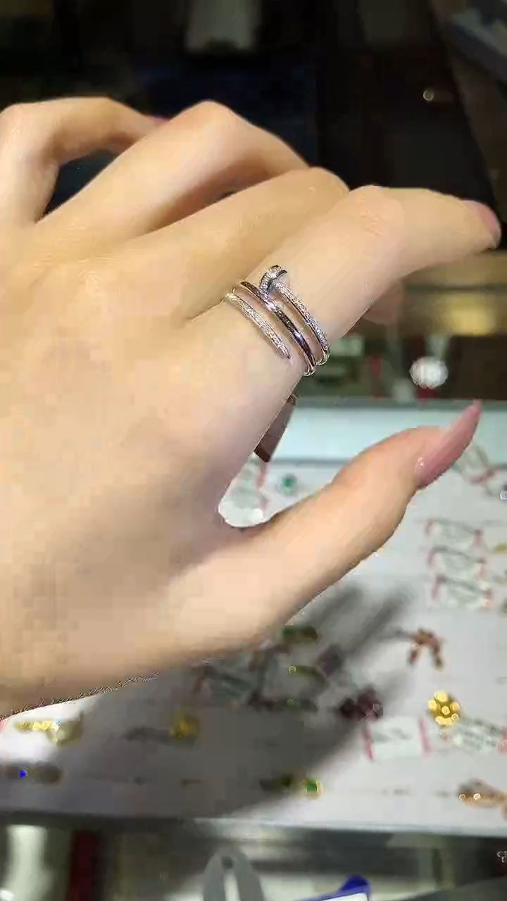 【闪购商品】钻石戒指18K金镶嵌钻石戒指DZ