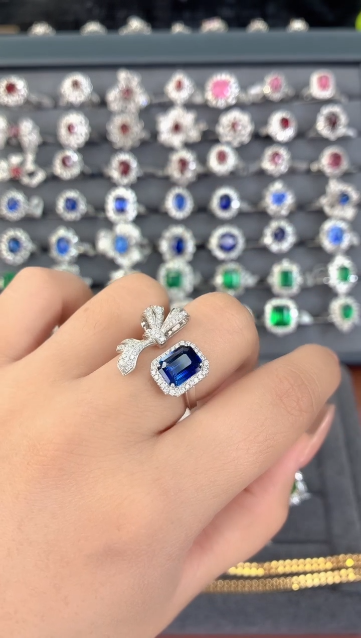 戒指蓝宝石18K金镶嵌-2.05克拉