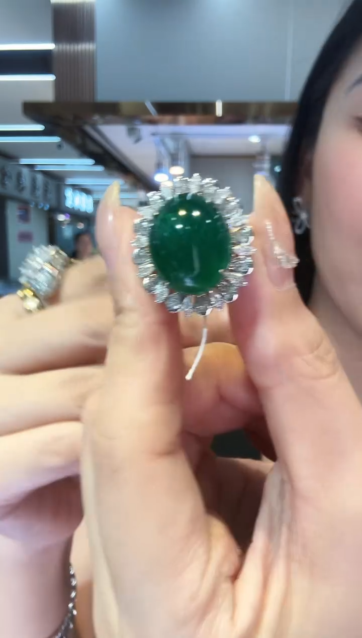 18K金镶嵌戒指祖母绿15.79ct