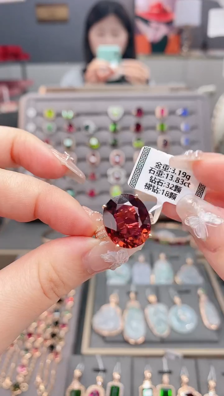 18K金镶嵌戒指碧玺张*力13.83  