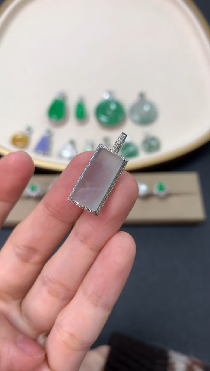 【闪购商品】翡翠吊坠(不含链)18K金镶嵌无事牌1980