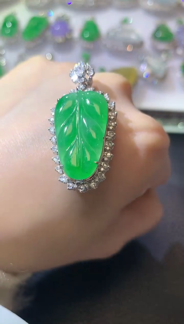 【闪购商品】翡翠吊坠(不含链)18K金镶嵌A80