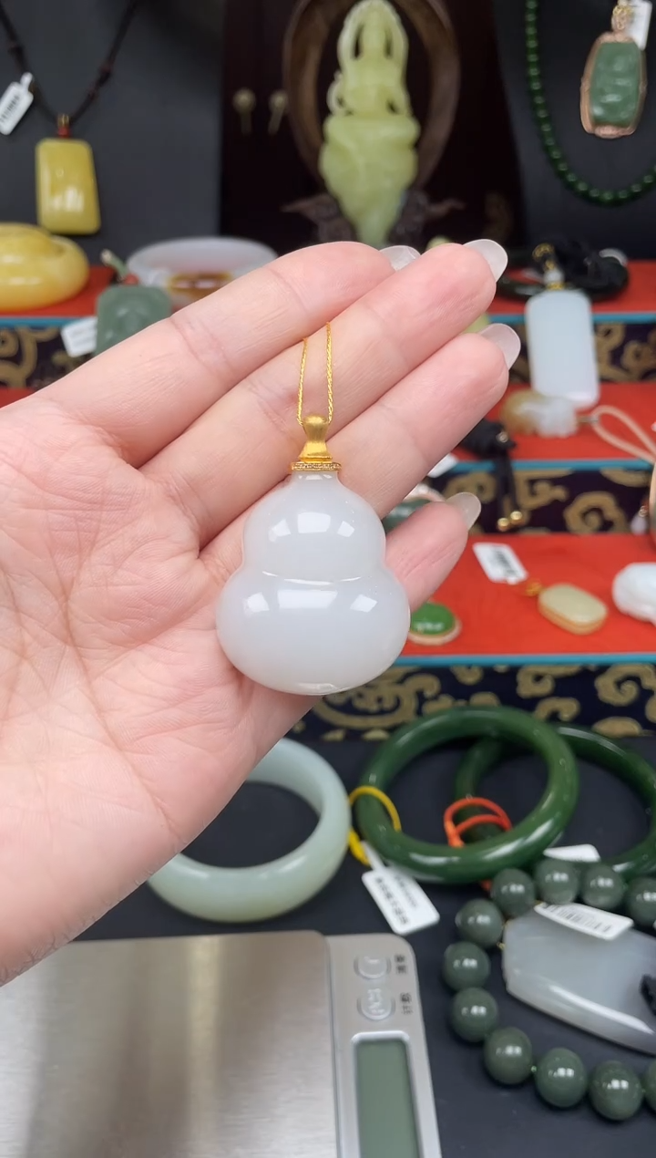 和田玉18K金镶嵌颈饰吊坠k021多样性发其一