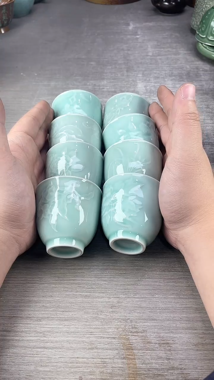 青瓷8个一组花杯子
