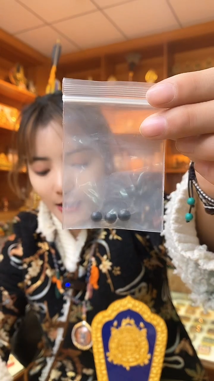 【闪购商品】泥塑黑C-丸-与实物略有差异介意者慎拍