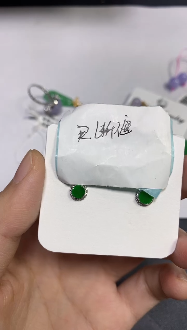18K金镶嵌翡翠耳饰楠*18K金镶嵌 翡翠 耳饰