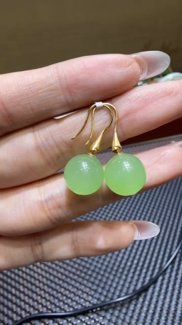 颈饰未镶嵌和田玉耳饰一对