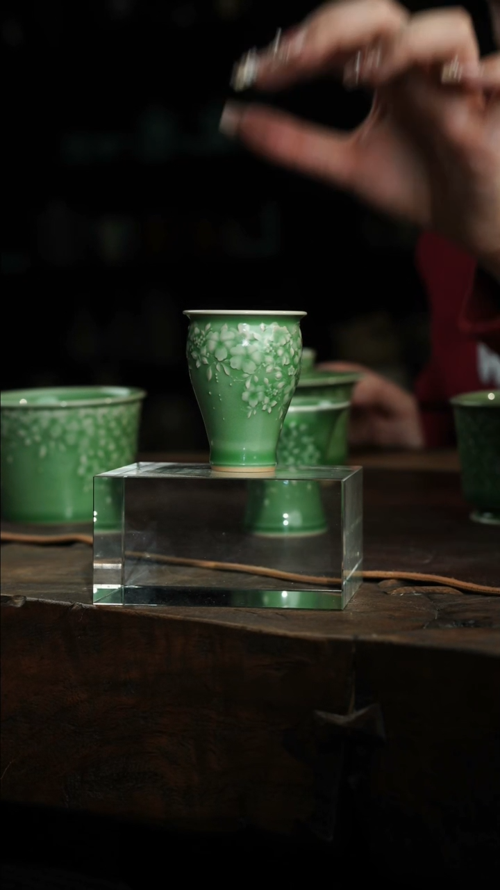 【闪购商品】瓷片李斌 梅子青繁花小蛮腰