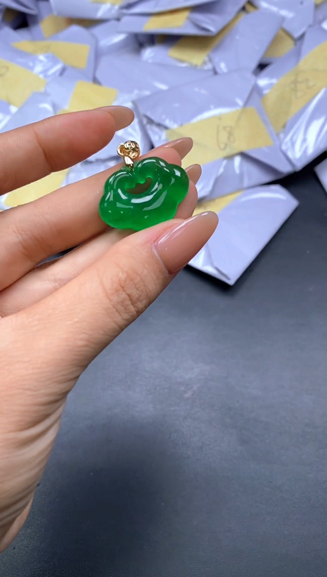 翡翠未镶嵌颈饰巅峰精品（吊坠加扣头）181