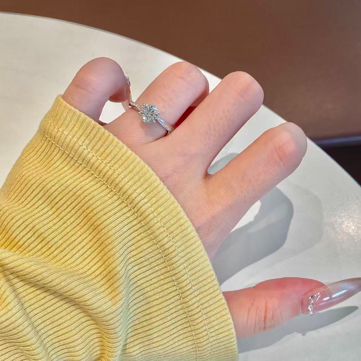 【高端定制】微镶扭臂六爪1.0ct