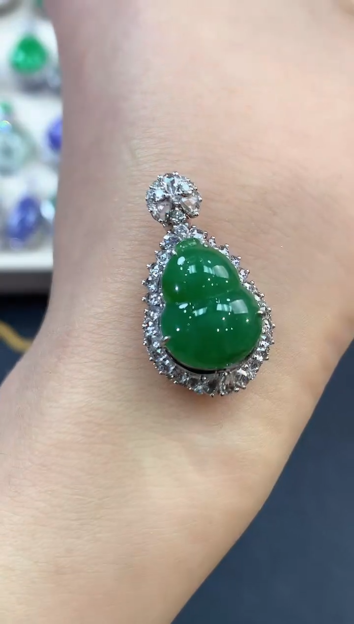 【闪购商品】翡翠吊坠(不含链)18K金镶嵌 C76