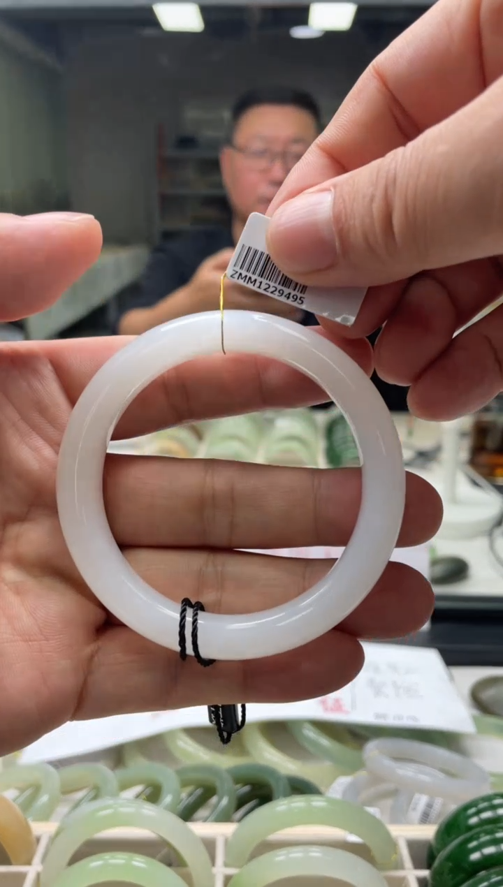 【闪购商品】和田玉手镯未镶嵌编码9495 圈口