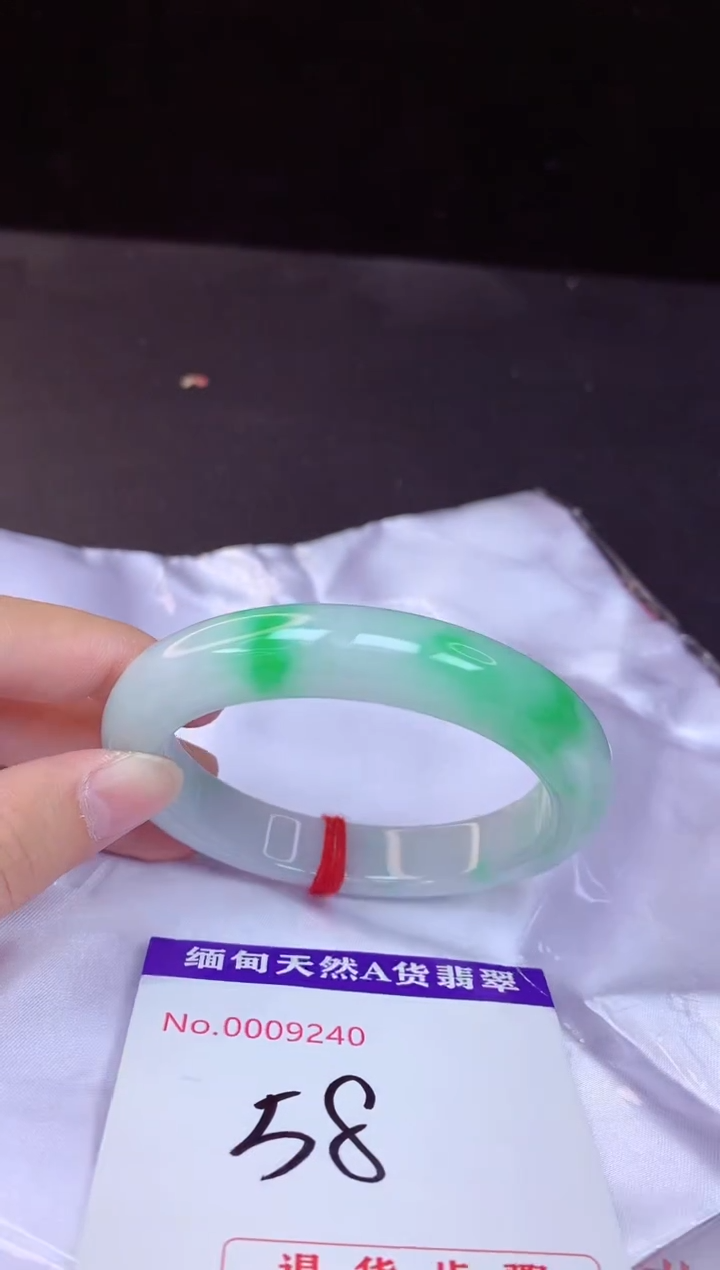 【闪购商品】翡翠手镯未镶嵌58+             