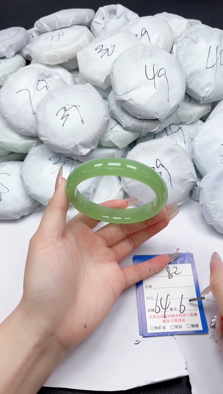 未镶嵌手镯石英质玉82/6465