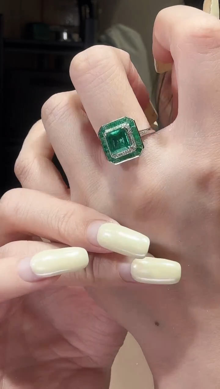 18K金镶嵌戒指祖母绿3ct