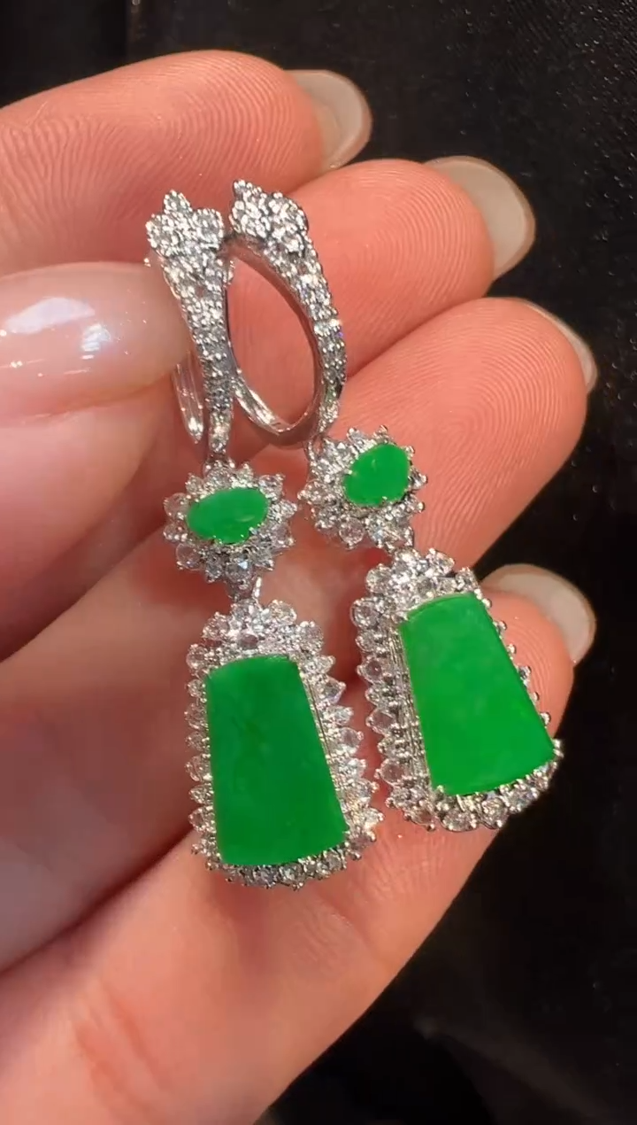 18K金镶嵌翡翠耳饰AL6