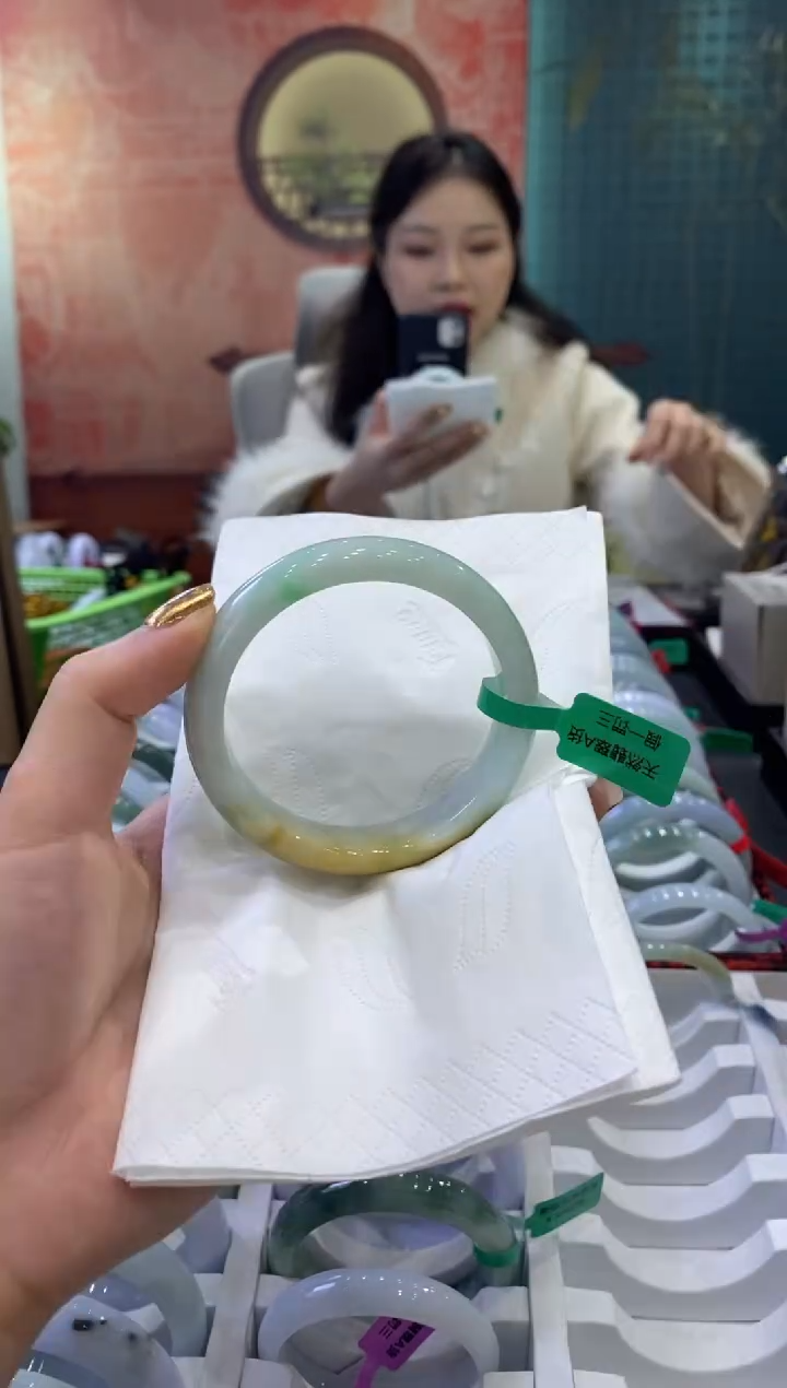 【闪购商品】翡翠手镯未镶嵌多人17437