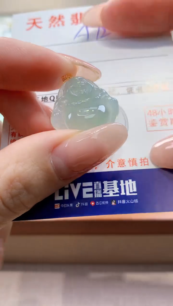 颈饰18K金镶嵌翡翠天然翡翠挂件  