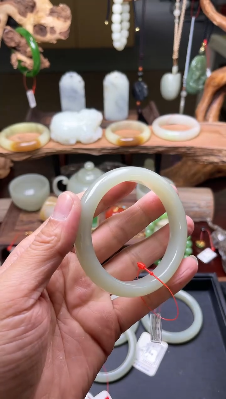 【闪购商品】和田玉手镯未镶嵌且末青白手镯 60圈31288