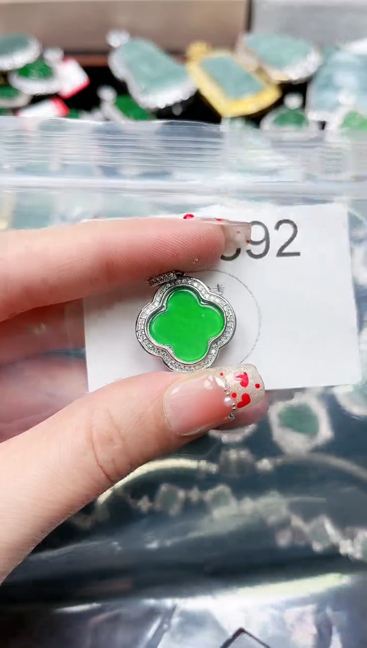 【闪购商品】翡翠颈饰未镶嵌392赠皮绳