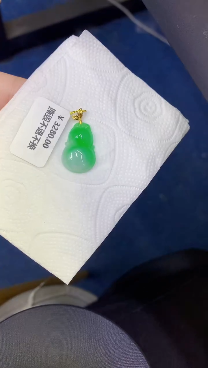 颈饰18K金镶嵌翡翠缅甸天然翡翠A货