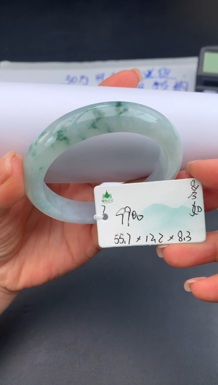 【闪购商品】翡翠手镯未镶嵌女神节#送礼#，下单联系客服核对地址~