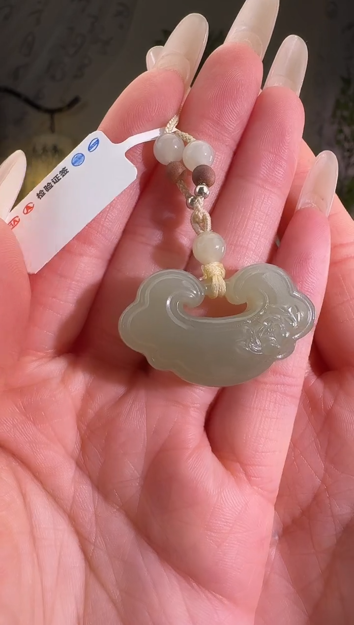 和田玉未镶嵌颈饰锁