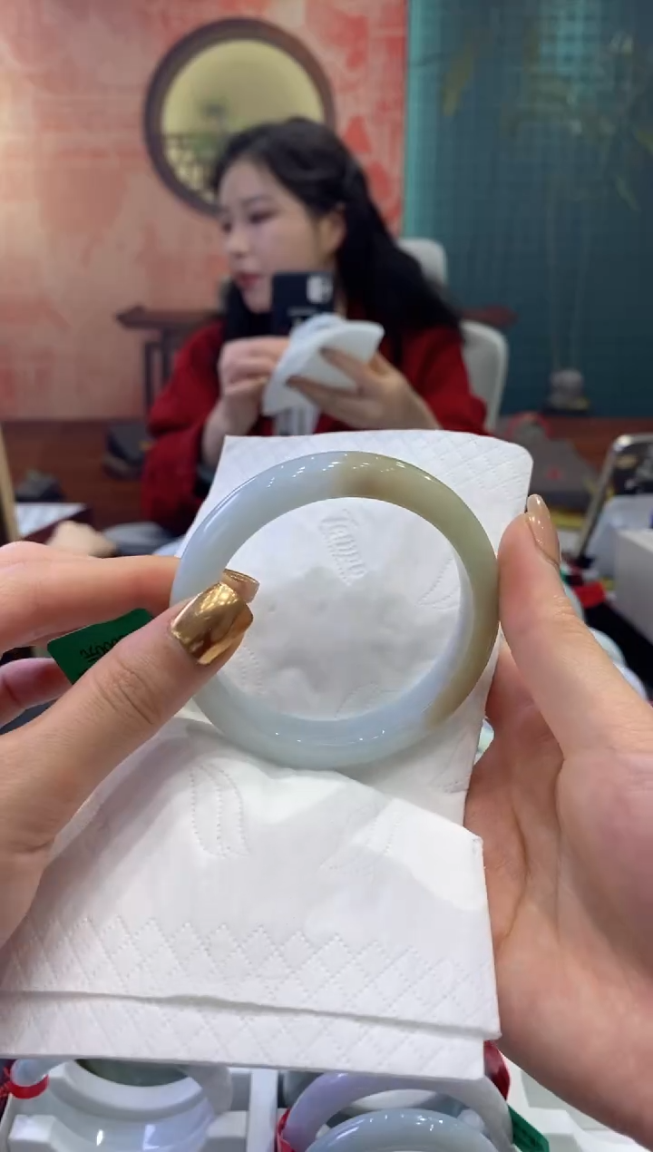 【闪购商品】翡翠手镯未镶嵌多人18699