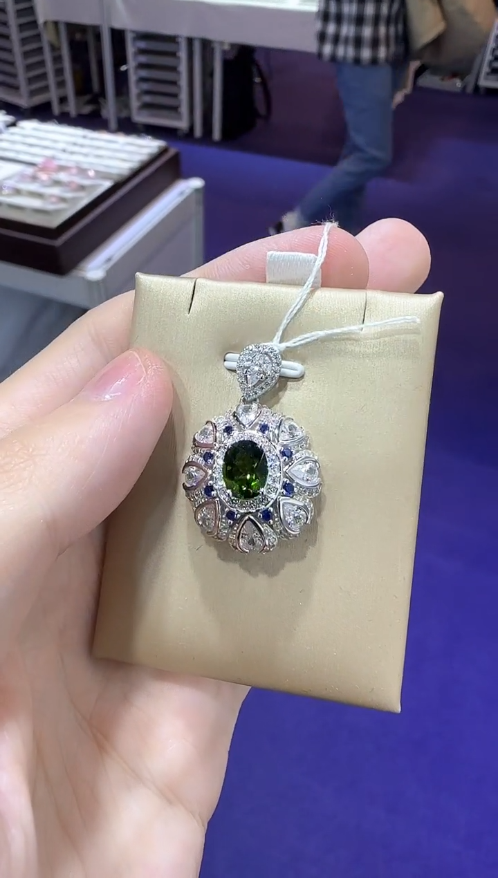 【闪购商品】透辉石吊坠银S925镶嵌9*7mm