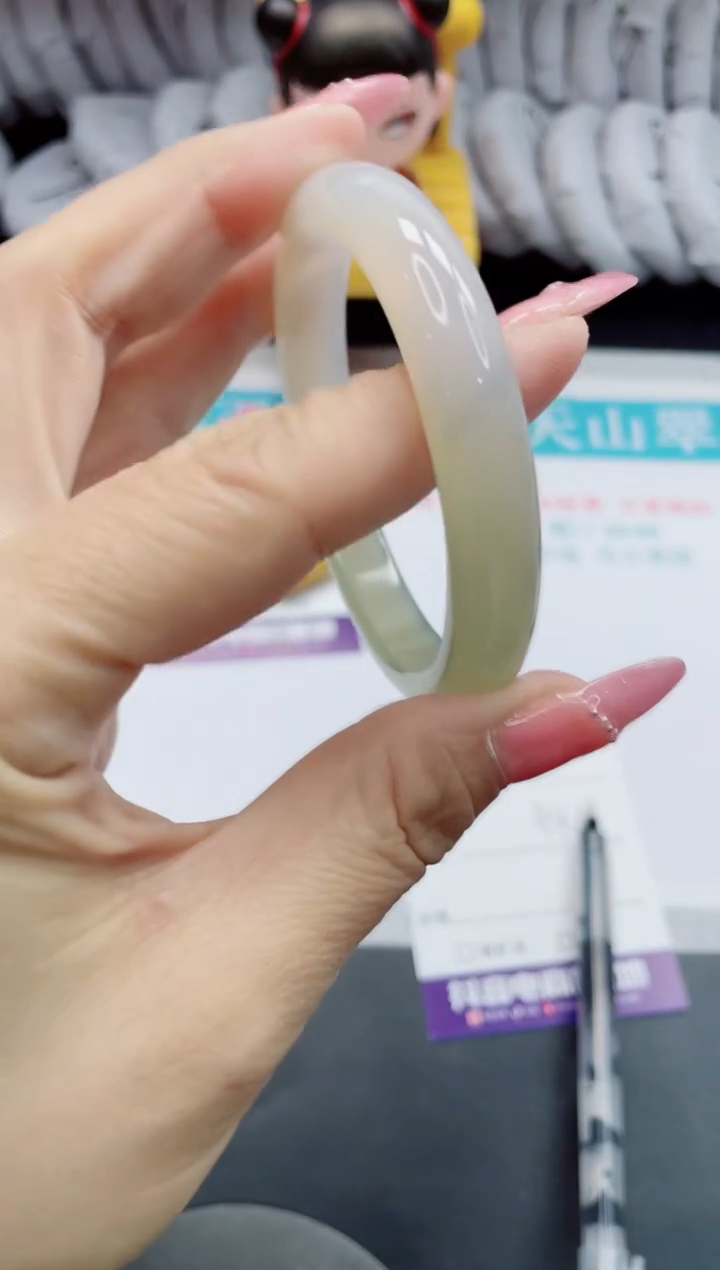 【闪购商品】石英质玉未镶嵌手镯140