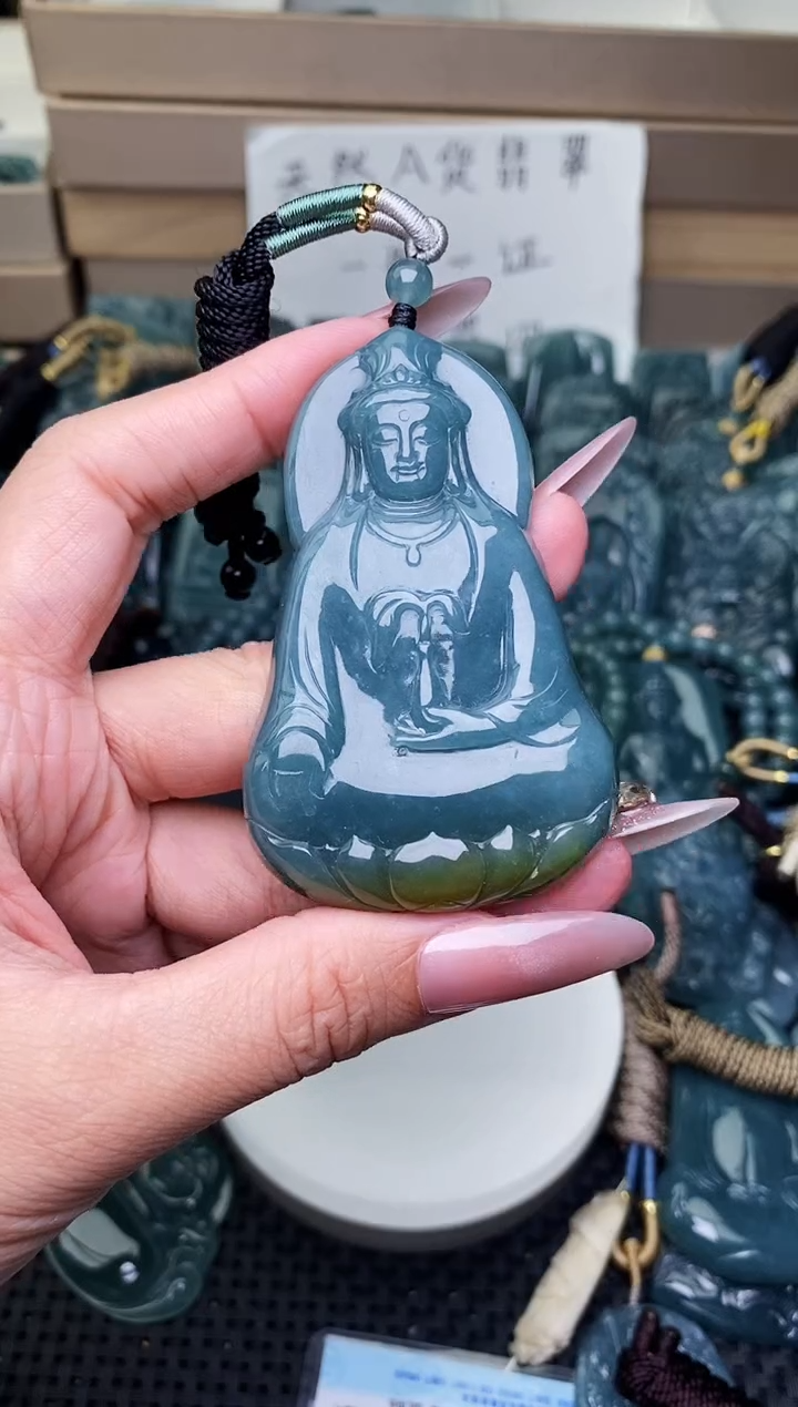 颈饰未镶嵌翡翠 