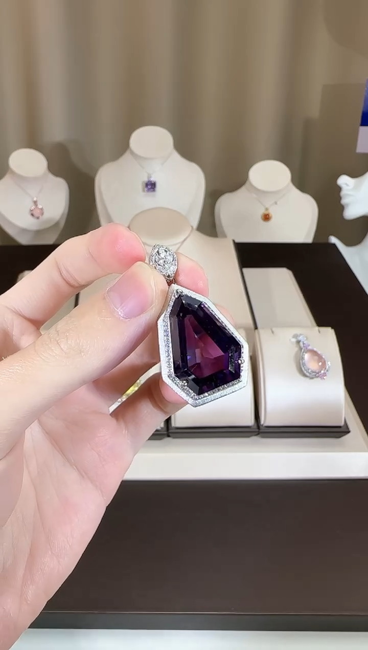 【闪购商品】紫晶颈饰银S925镶嵌16*22mm