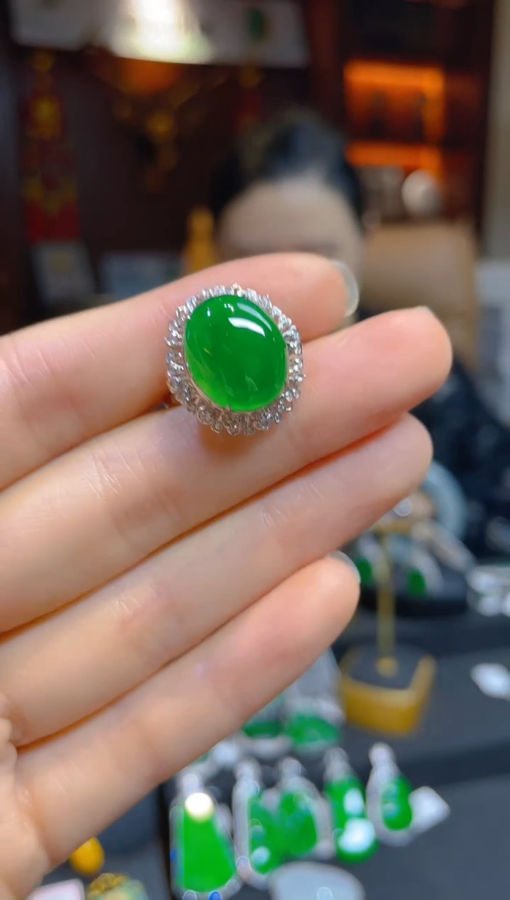 【闪购商品】翡翠戒指18K金镶嵌114743天然A货翡翠蛋面戒指