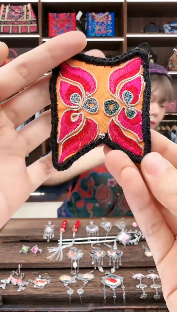 【闪购商品】织绣189蚩梦苗族古绣