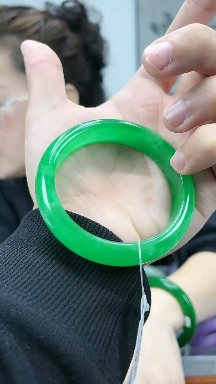 【闪购商品】砖雕s54浅阳绿独货手镯圈口61