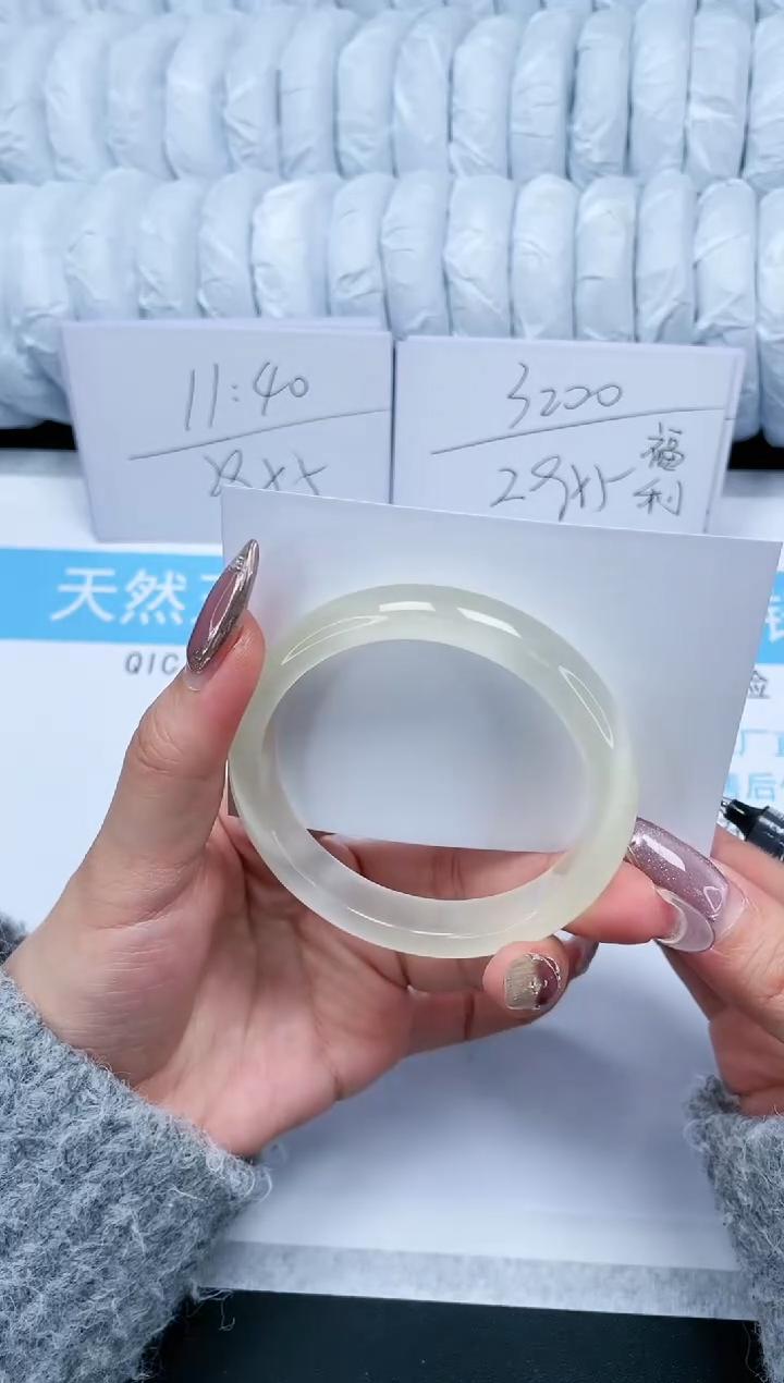 【闪购商品】石英质玉手镯未镶嵌184-54.5