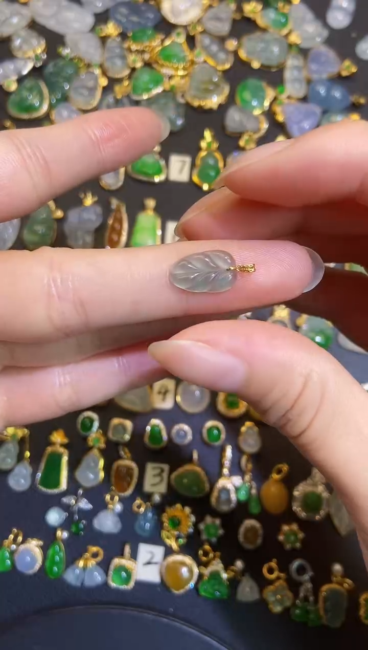 吊坠(不含链)18K金镶嵌翡翠1