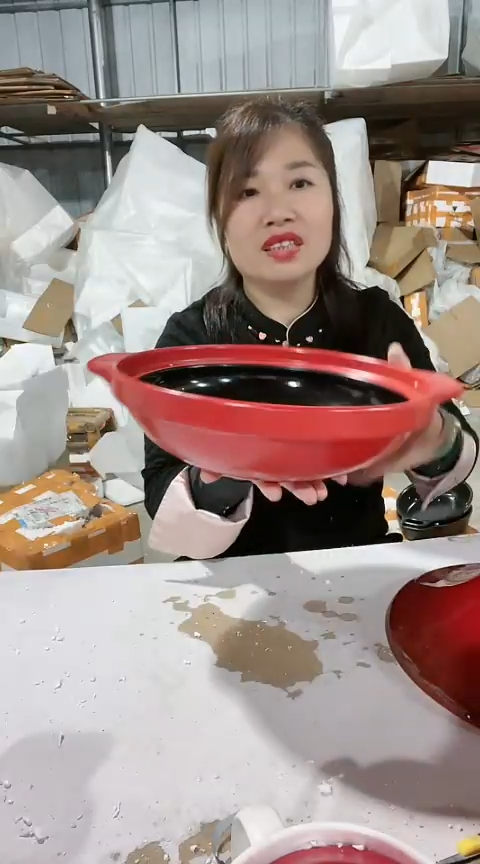 【闪购商品】瑕疵红色浅煲不带盖，