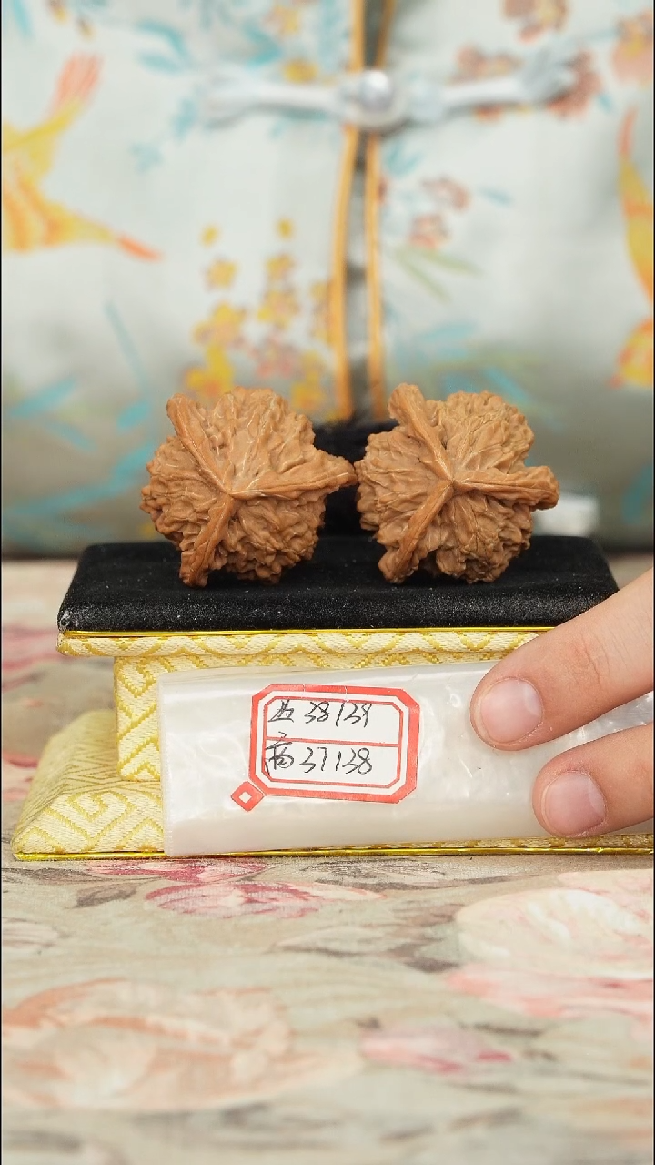 【闪购商品】文玩核桃把件盘山三棱