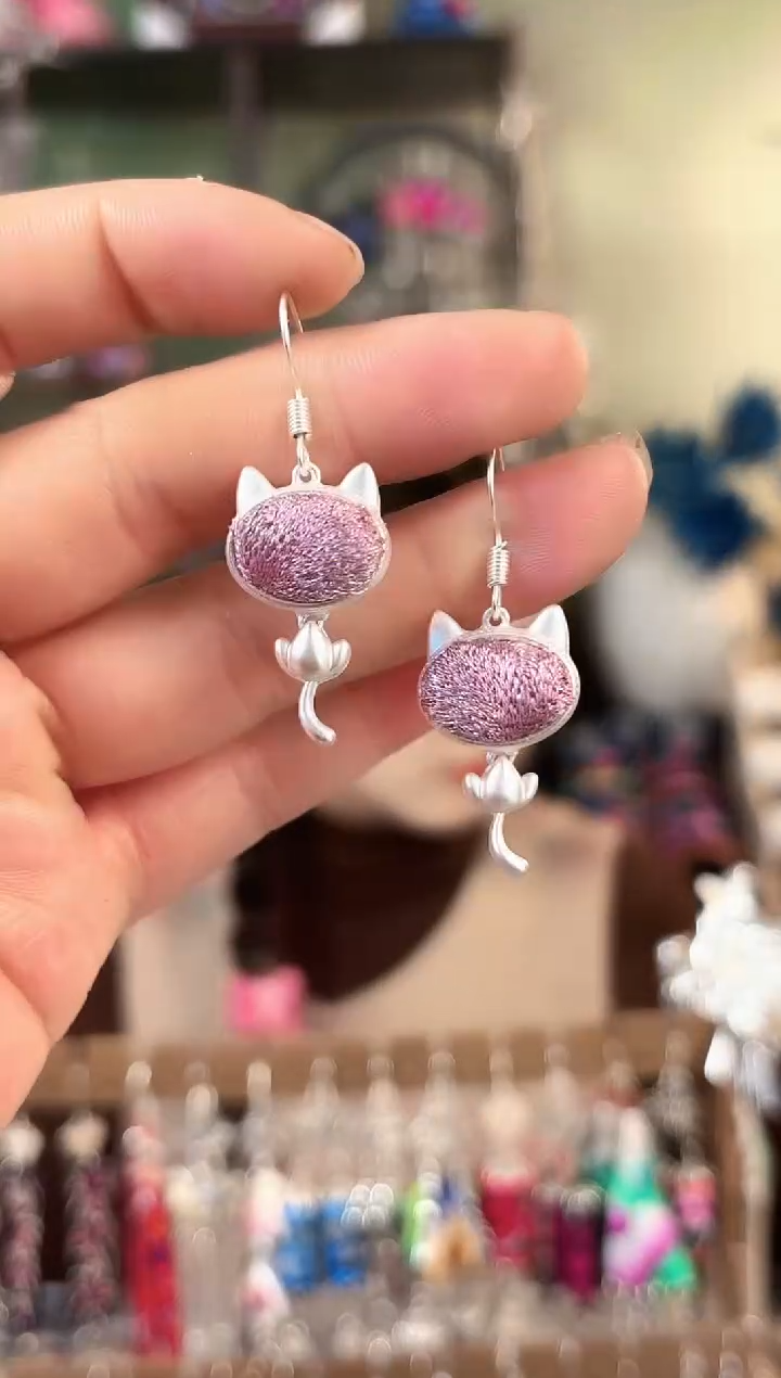 彩云南阁非遗老绣苗银饰品337