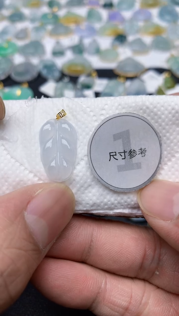 翡翠18K金镶嵌颈饰天然缅甸A货翡翠