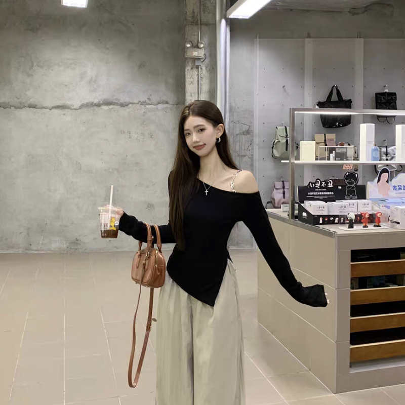 洛凡思辣妹纯欲长袖t恤女秋季新款不规则斜领露肩打底衫修身上衣