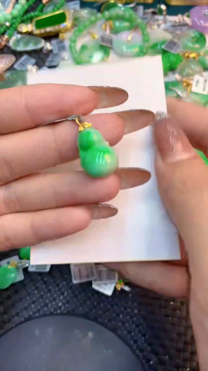 颈饰18K金镶嵌翡翠1