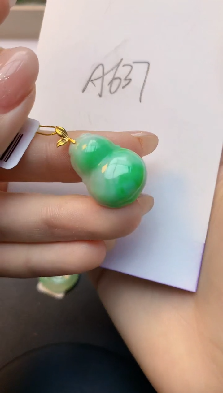 颈饰18K金镶嵌翡翠天然A货缅甸翡翠百元以上9元证书费自理