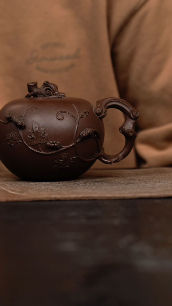 【闪购商品】紫砂茶壶早期精品松鼠葡萄