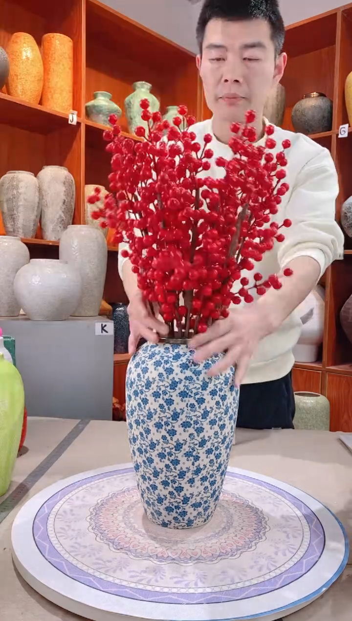 【闪购商品】瓶白底小兰花 中号   陶瓷花瓶 无花