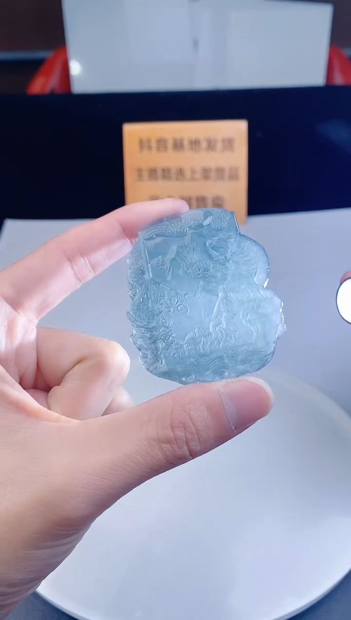 颈饰未镶嵌翡翠 