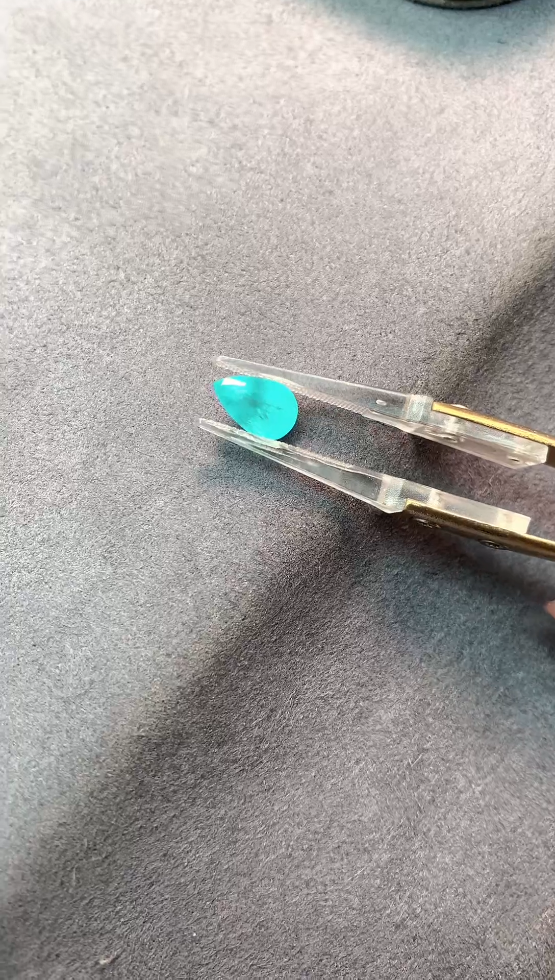 【闪购商品】帕拉依巴碧玺耳饰未镶嵌2.18克拉霓虹蓝