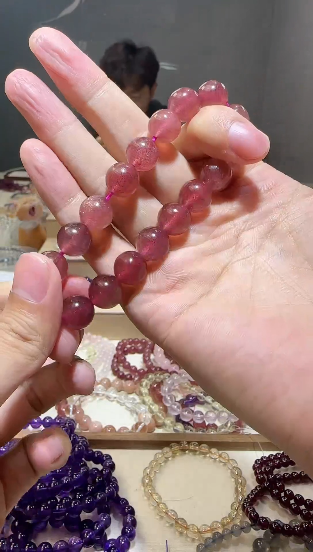 【闪购商品】石英质玉手链未镶嵌鸽血红草莓晶11+